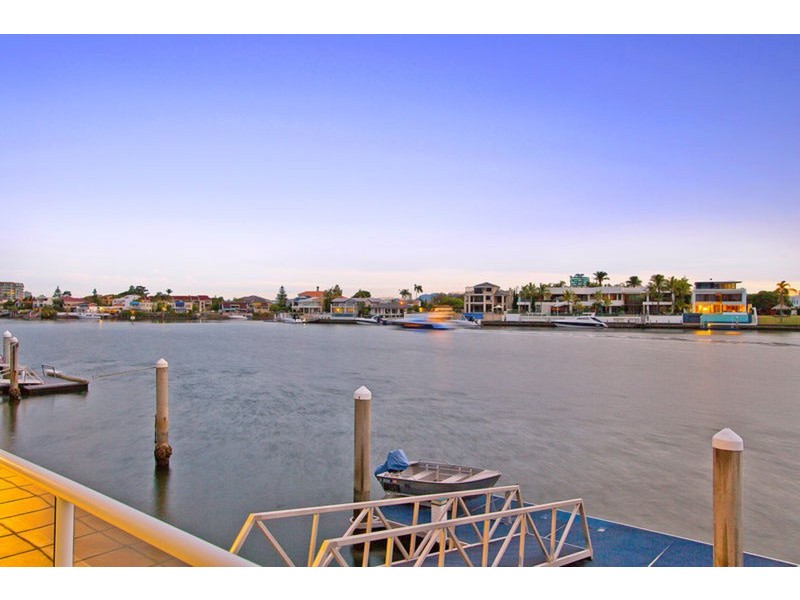 82 Admiralty Drive, Paradise Waters QLD 4217