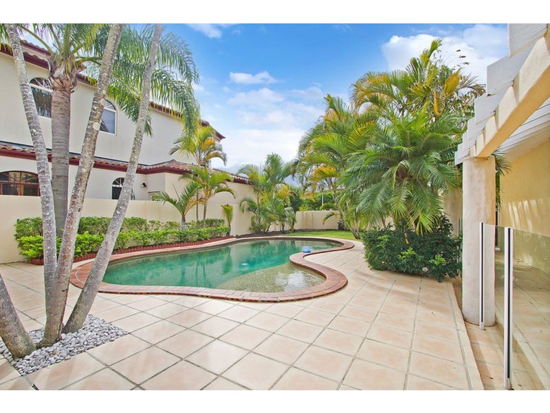 82 Admiralty Drive, Paradise Waters QLD 4217