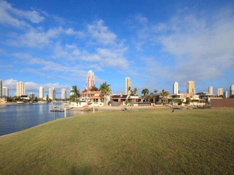 85 Admiralty Drive, Paradise Waters QLD 4217