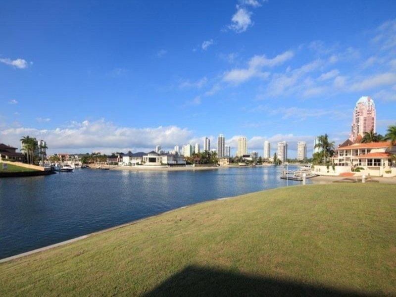 85 Admiralty Drive, Paradise Waters QLD 4217