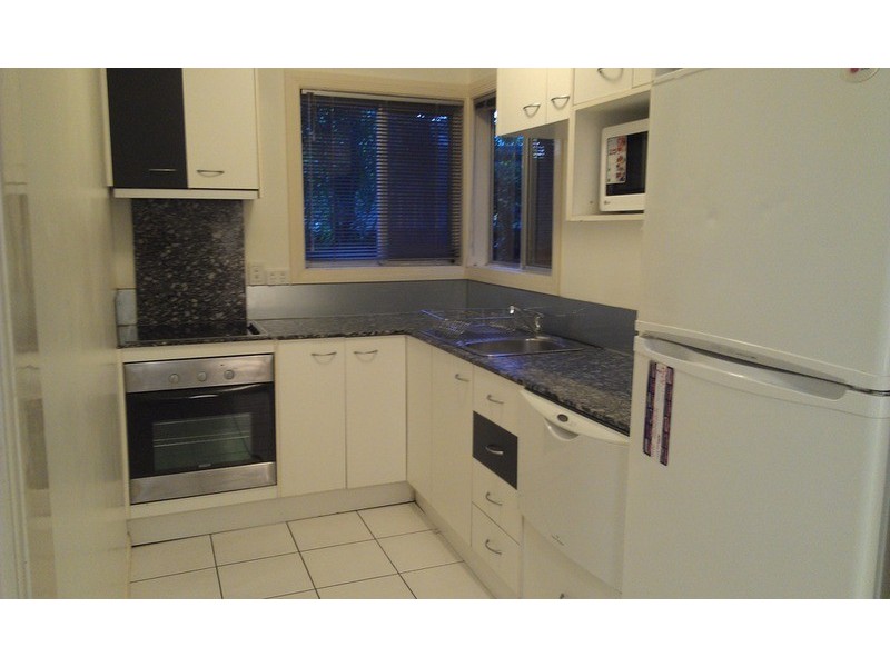 2/1958 Gold Coast  Highway, Miami QLD 4220