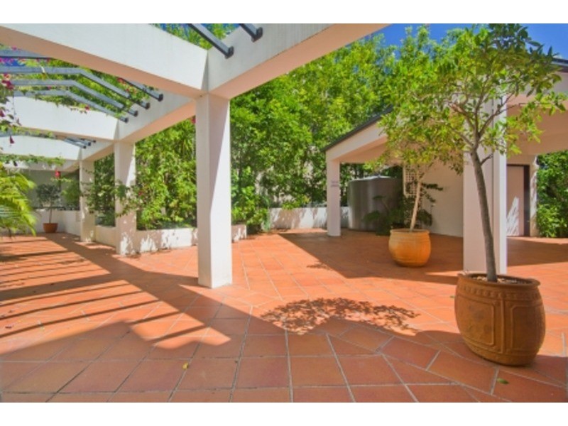 12  Tarcoola Crescent, Surfers Paradise QLD 4217