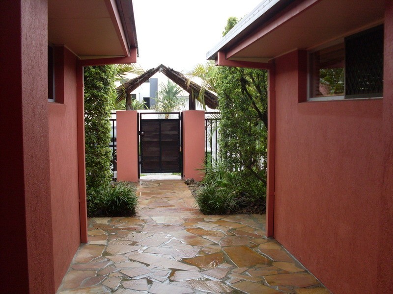 12 Beverley Crescent, Broadbeach Waters QLD 4218