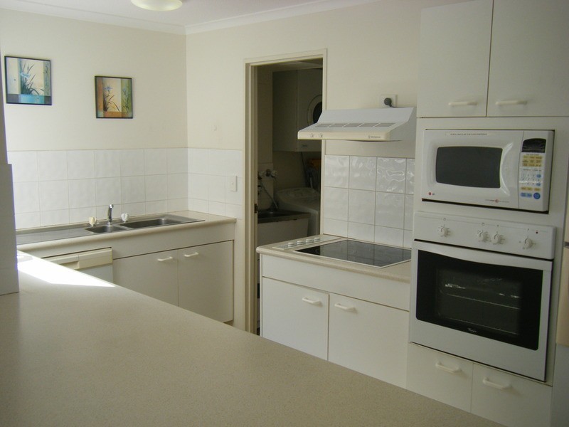 26 Esplanade “Grosvenor”, Surfers Paradise QLD 4217