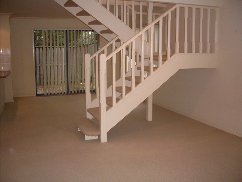 118 Ridgeway Avenue, Southport QLD 4215