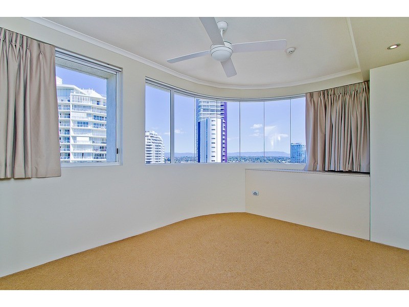 12/2 Montgomery  Parade, Main Beach QLD 4217