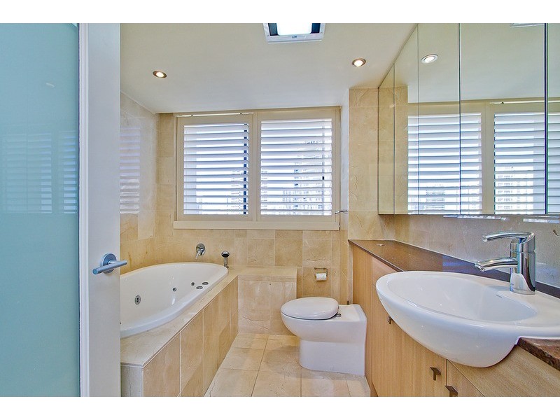 12/2 Montgomery  Parade, Main Beach QLD 4217