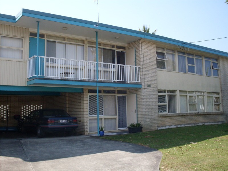 3/250 Stanhill  Drive, Chevron Island QLD 4217