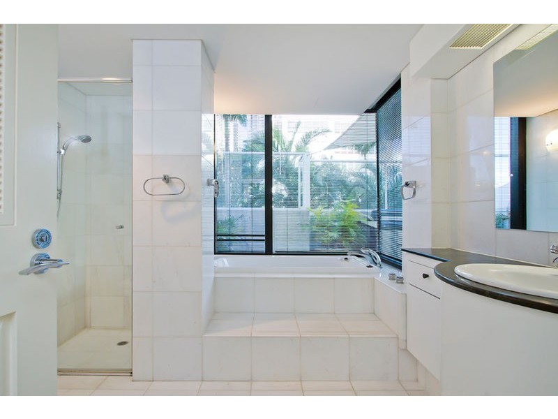 1/20  Riverview  Parade, Surfers Paradise QLD 4217