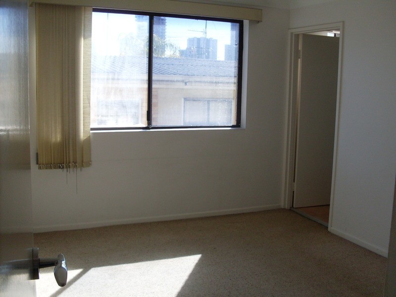 8/26 Stanhill  Drive, Surfers Paradise QLD 4217