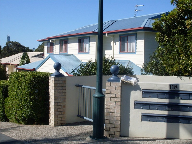 10/118 Ridgeway  Avenue, Southport QLD 4215