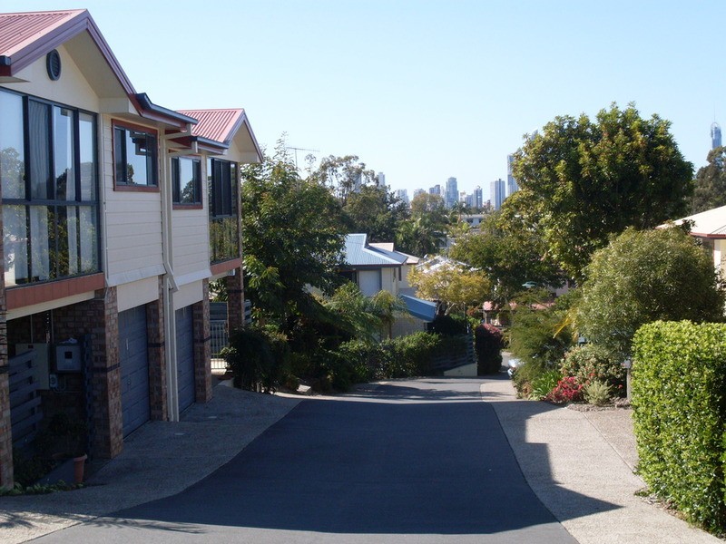 10/118 Ridgeway  Avenue, Southport QLD 4215