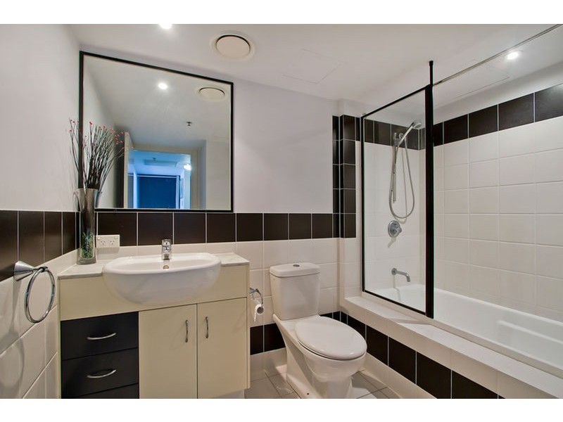 Unit 103/2865 Gold Coast  Highway, Surfers Paradise QLD 4217