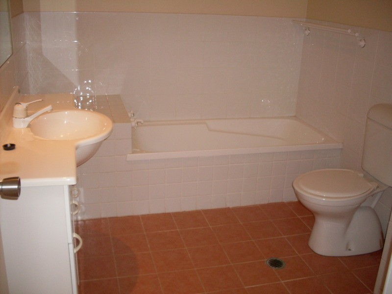 10/118 Ridgeway  Avenue, Southport QLD 4215