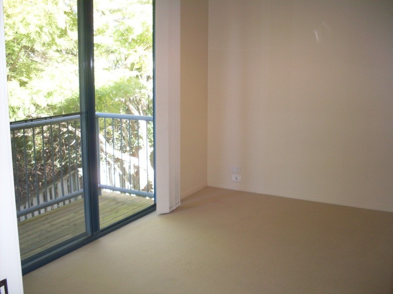 10/118 Ridgeway  Avenue, Southport QLD 4215