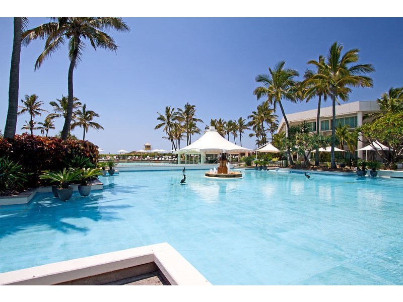 Villa2/Pacific Mirage Seaworld  Drive, Main Beach QLD 4217