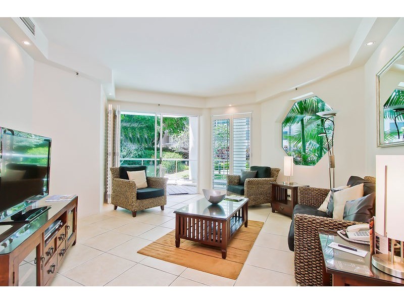 Villa2/Pacific Mirage Seaworld  Drive, Main Beach QLD 4217