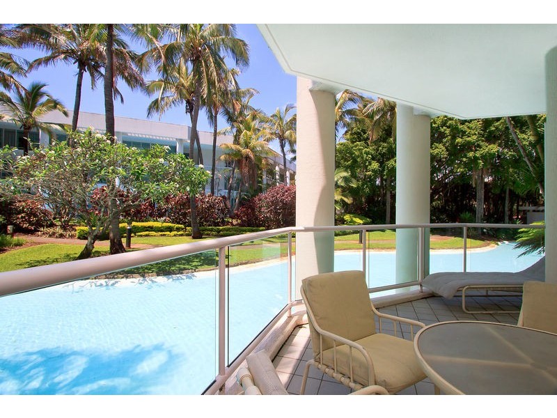 Villa2/Pacific Mirage Seaworld  Drive, Main Beach QLD 4217