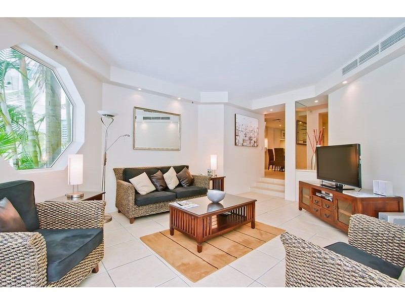 Villa2/Pacific Mirage Seaworld  Drive, Main Beach QLD 4217