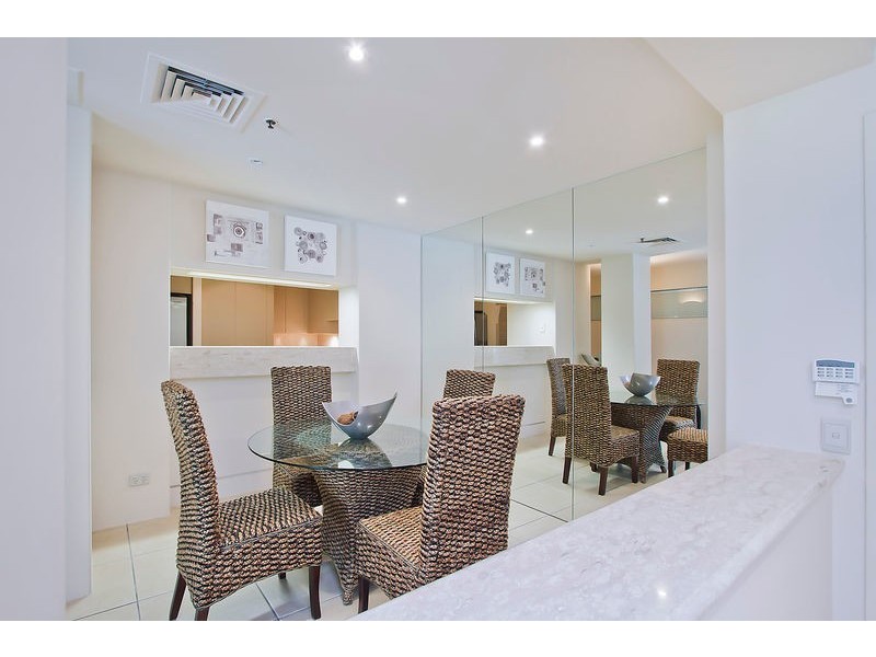 Villa2/Pacific Mirage Seaworld  Drive, Main Beach QLD 4217