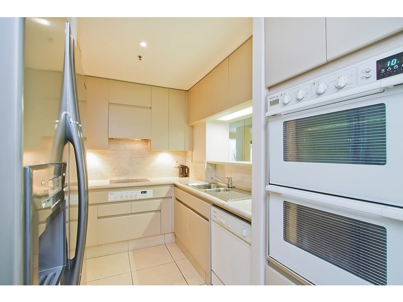 Villa2/Pacific Mirage Seaworld  Drive, Main Beach QLD 4217