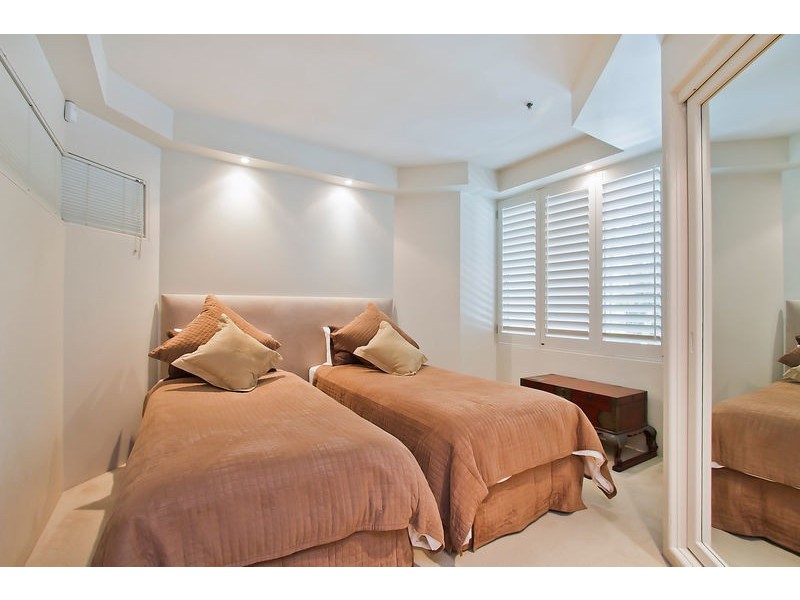 Villa2/Pacific Mirage Seaworld  Drive, Main Beach QLD 4217