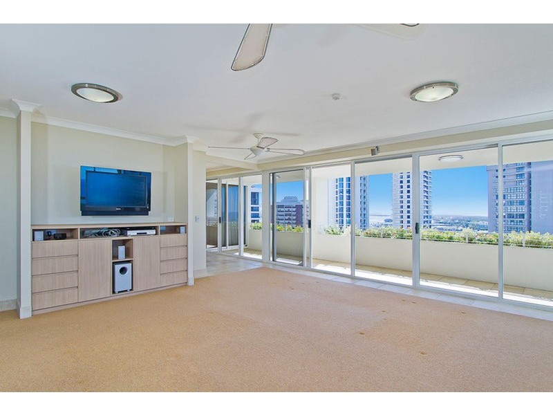 2 Montgomery Avenue, Main Beach QLD 4217