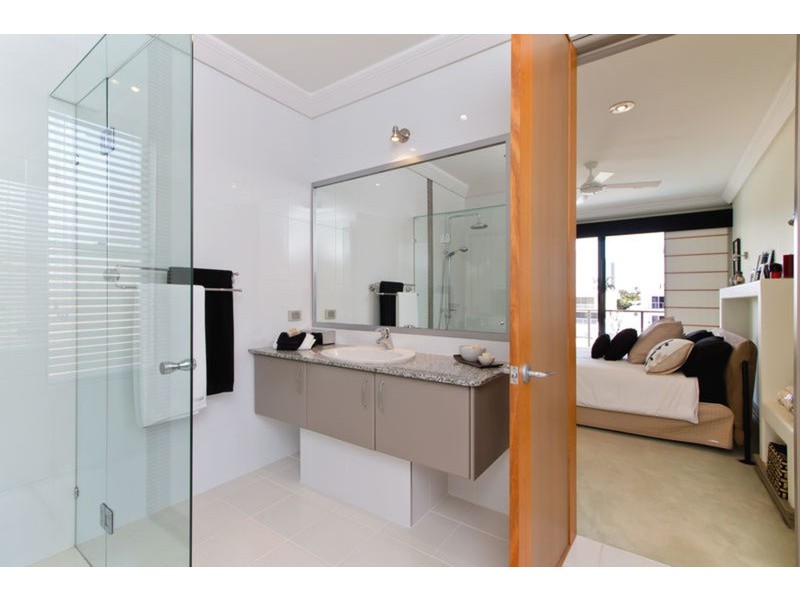 Paradise Waters QLD 4217