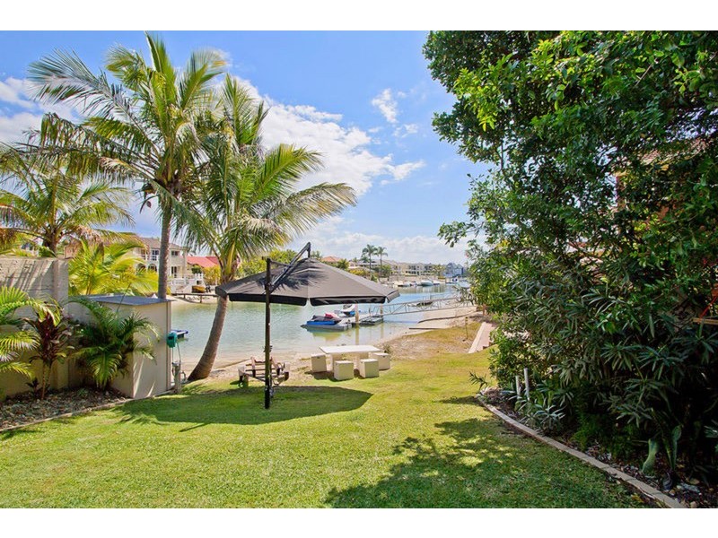 17 Admiralty Drive, Paradise Waters QLD 4217