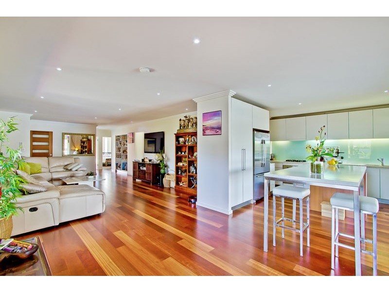 17 Admiralty Drive, Paradise Waters QLD 4217