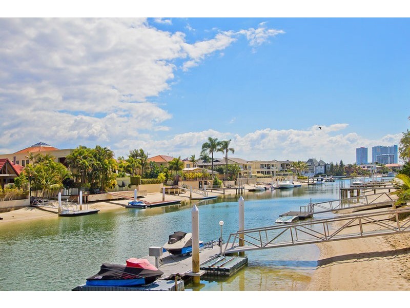 17 Admiralty Drive, Paradise Waters QLD 4217