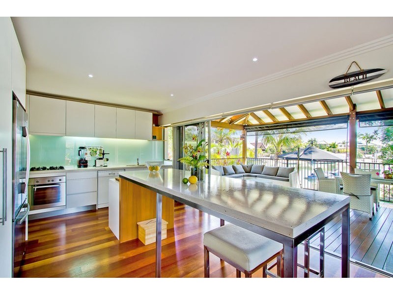 17 Admiralty Drive, Paradise Waters QLD 4217