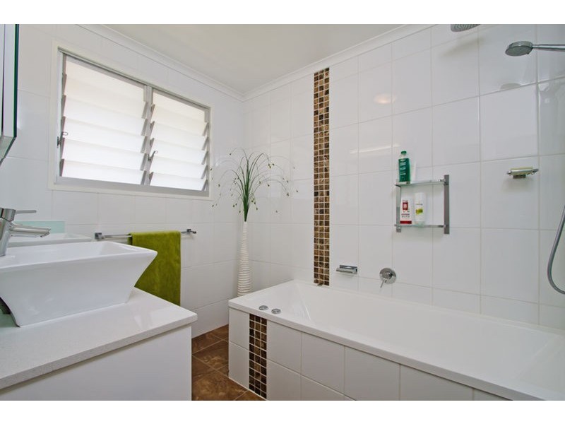 17 Admiralty Drive, Paradise Waters QLD 4217