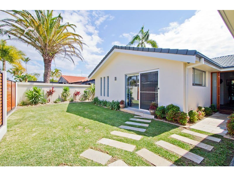 17 Admiralty Drive, Paradise Waters QLD 4217