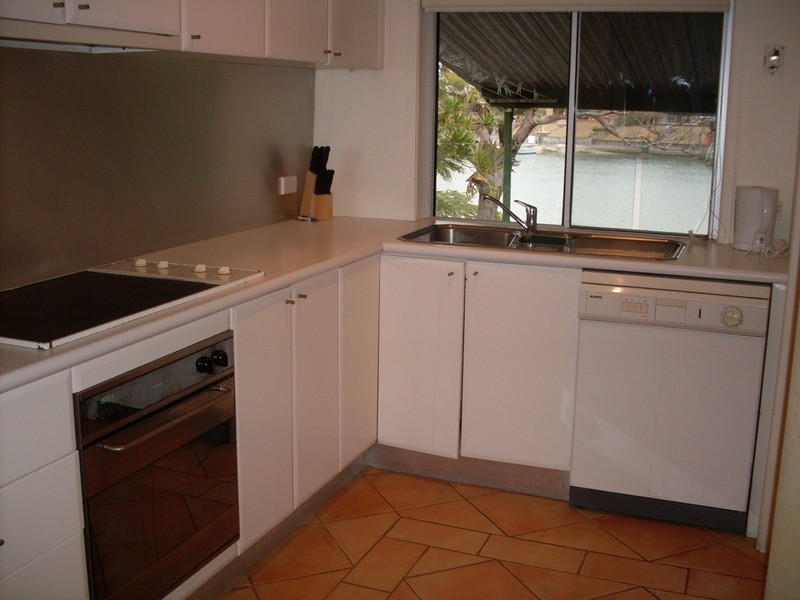 2/10 Orvieto  Avenue, Mermaid Beach QLD 4218