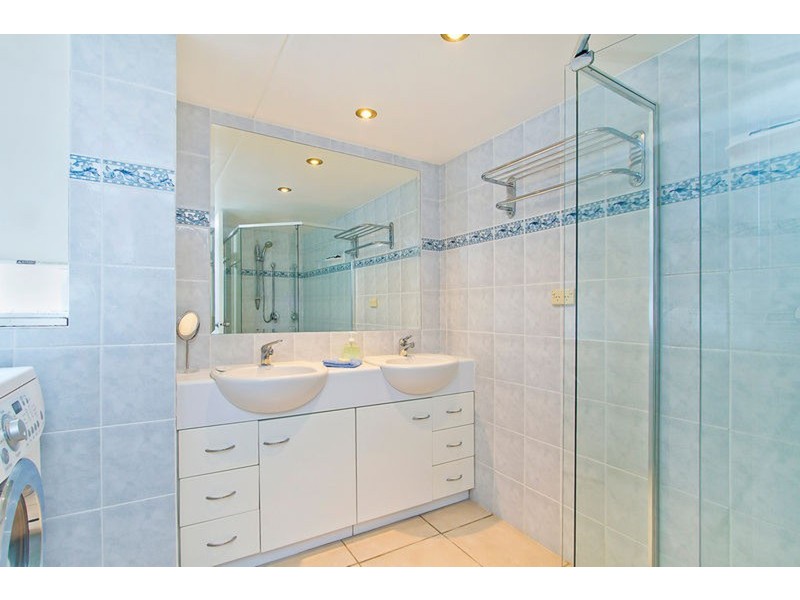 32 Riverview Parade, Surfers Paradise QLD 4217