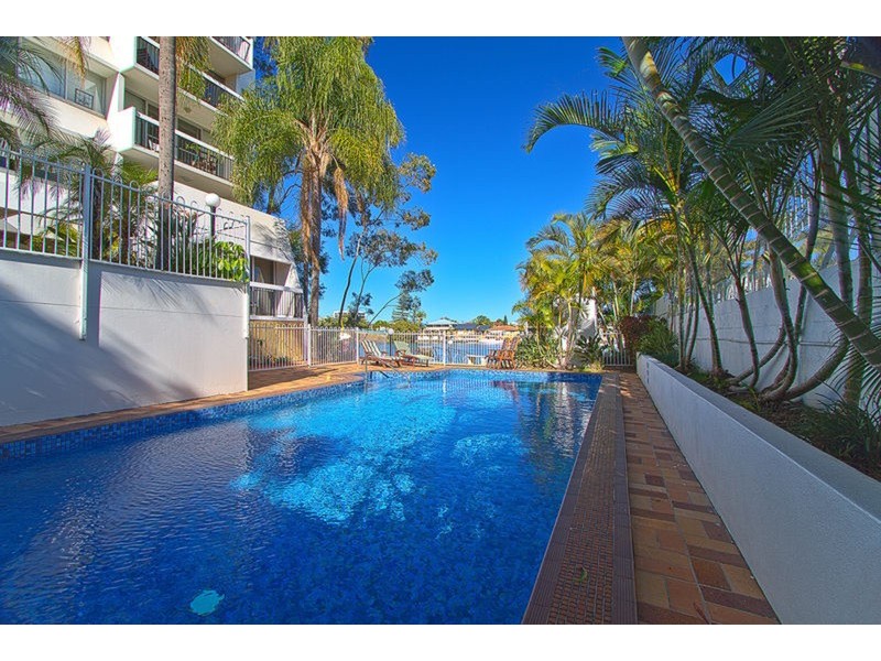 32 Riverview Parade, Surfers Paradise QLD 4217