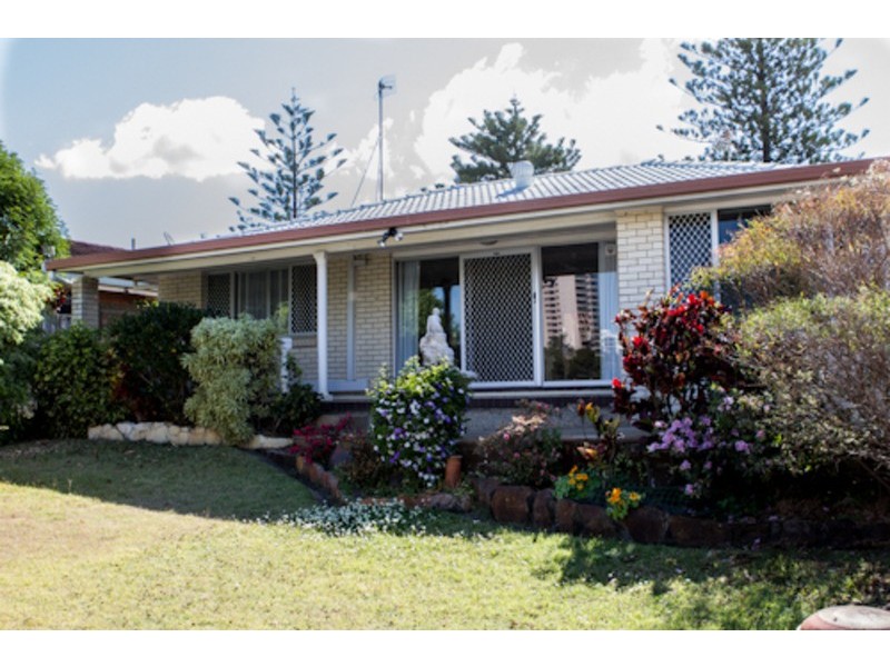 54 Amalfi Drive, Isle Of Capri QLD 4217