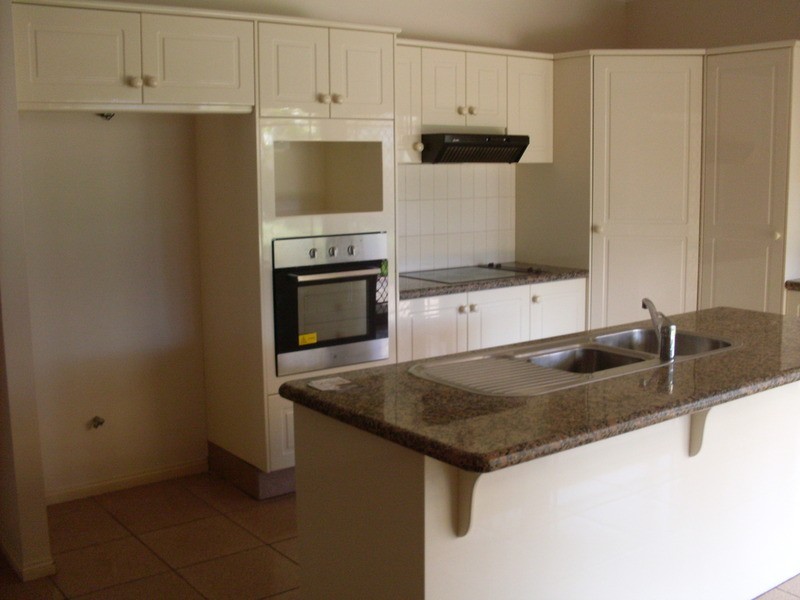 10 Tristan Court, Benowa QLD 4217