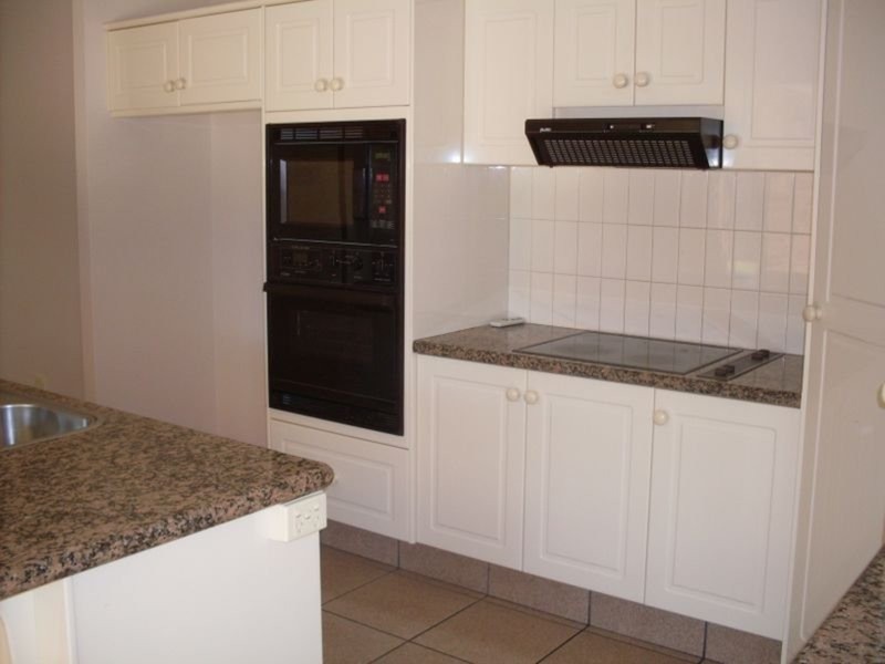 10 Tristan Court, Benowa QLD 4217