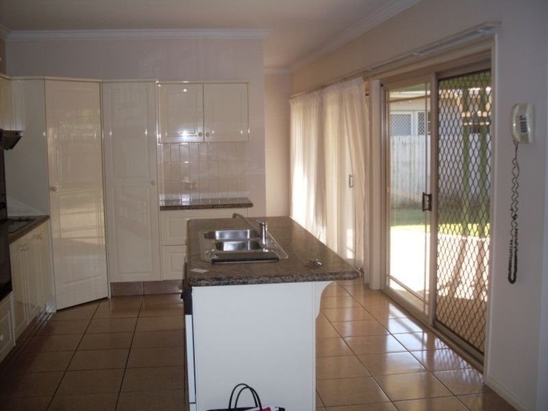 10 Tristan Court, Benowa QLD 4217