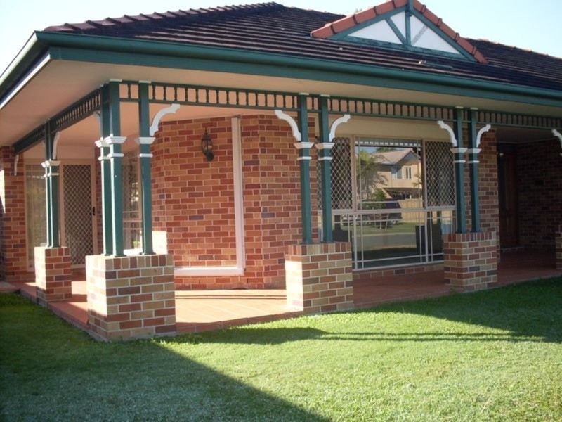 10 Tristan Court, Benowa QLD 4217