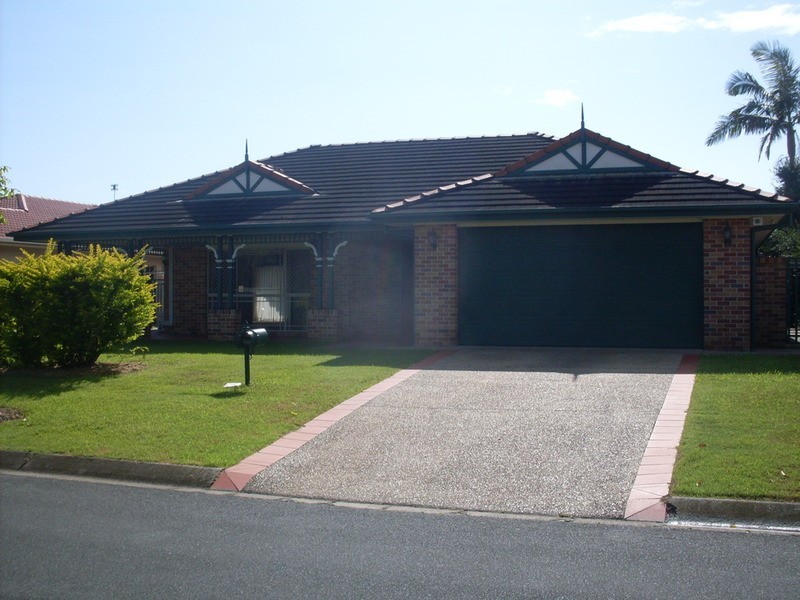 10 Tristan Court, Benowa QLD 4217