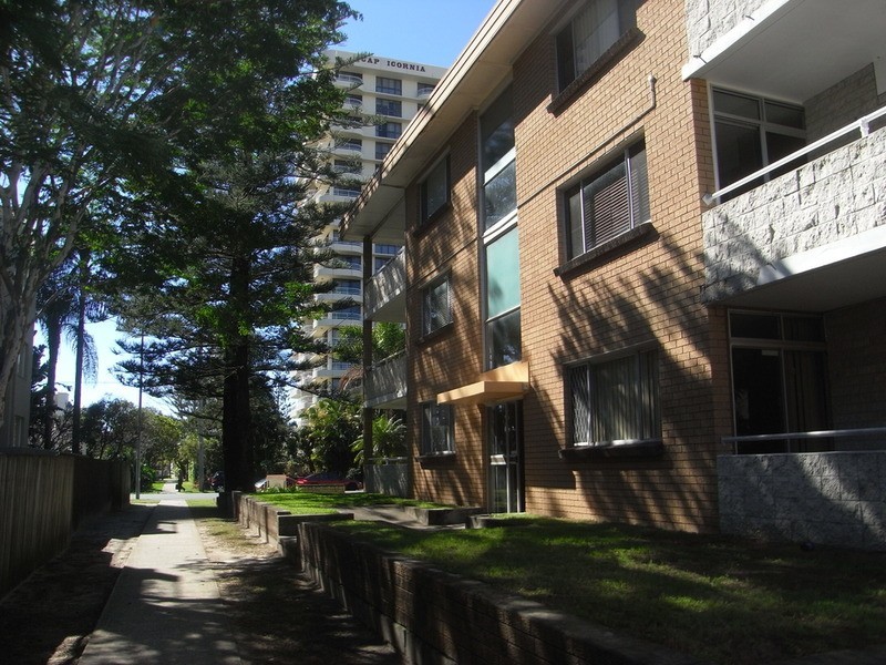 124 Surf Parade, Broadbeach QLD 4218