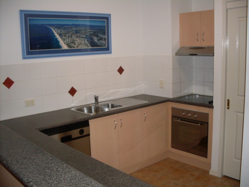 6/25 Chester  Terrace, Southport QLD 4215