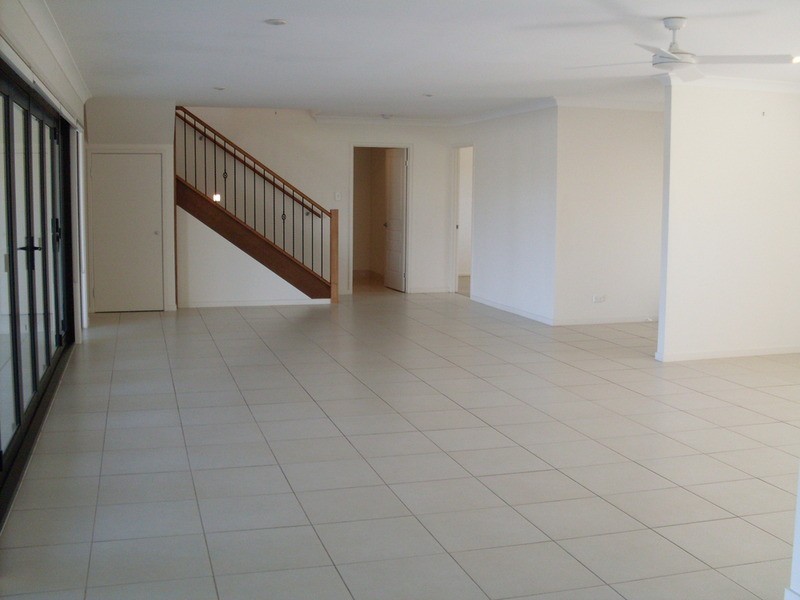 76 Boomerang  Crescent, Sorrento QLD 4217