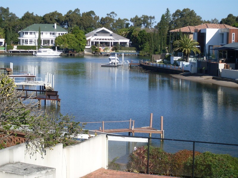 76 Boomerang  Crescent, Sorrento QLD 4217