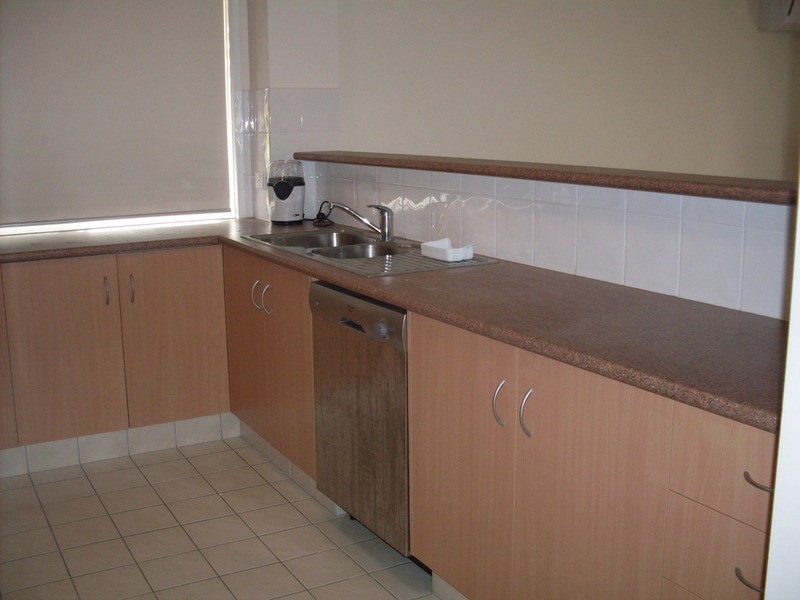 27  Walton  Street, Southport QLD 4215