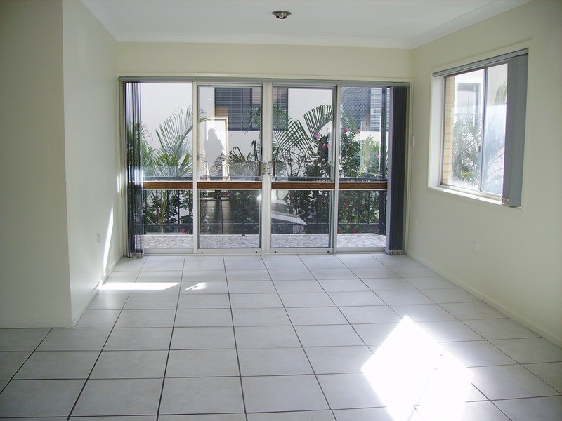 3/9 Birt Avenue, Surfers Paradise QLD 4217