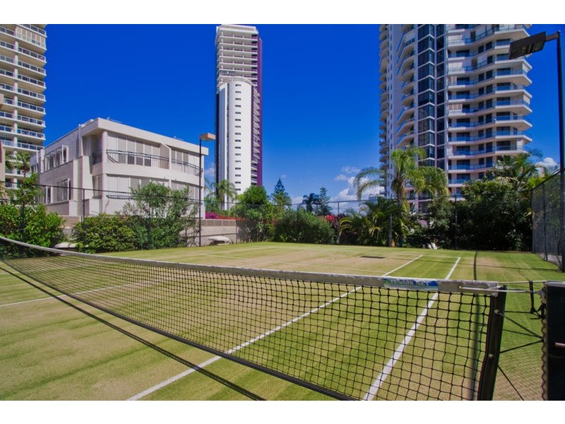 2 Montgomery Avenue, Main Beach QLD 4217